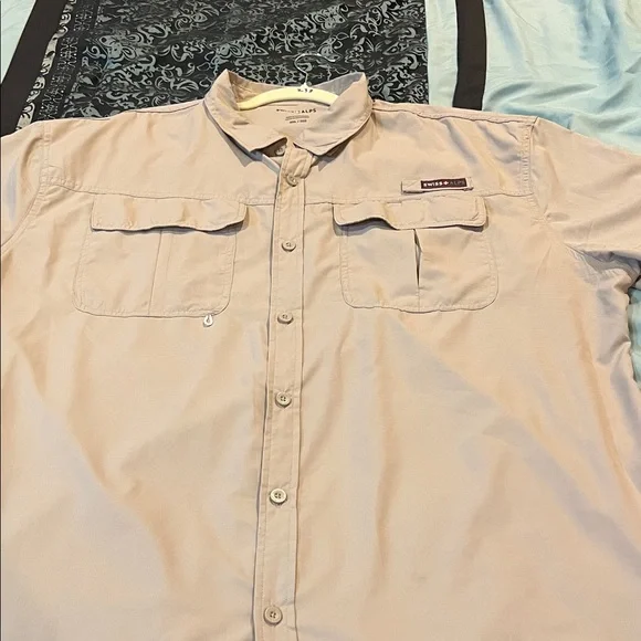 SWISS ALPS Men’s Light Tan Short-Sleeve Button-Down Fishing Shirt - Picture 4 of 11